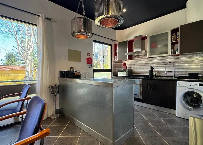 The Modern & Recycled House Machico (Madeira)