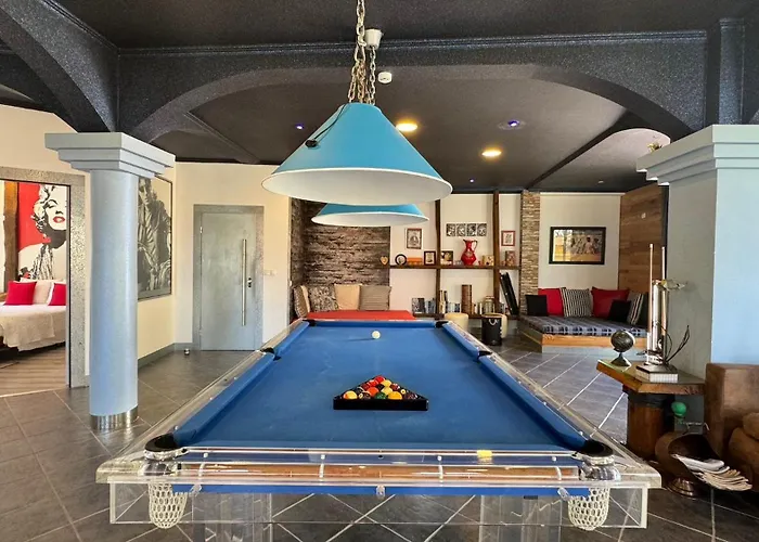 The Modern & Recycled House * Machico (Madeira)