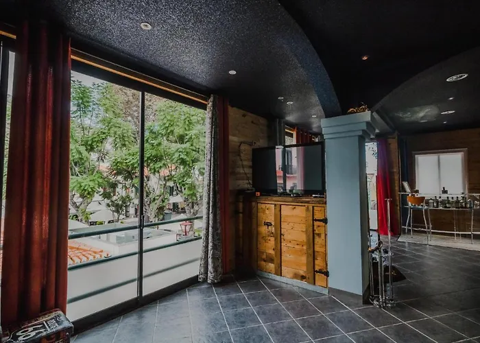 公寓 The Modern & Recycled House 马希库