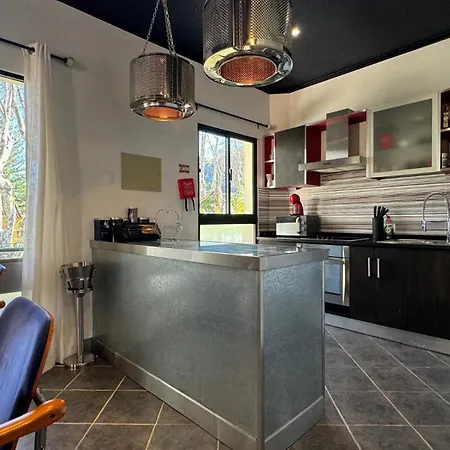 The Modern & Recycled House ماتشيكو