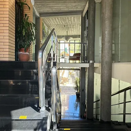 The Modern & Recycled House Lejlighed