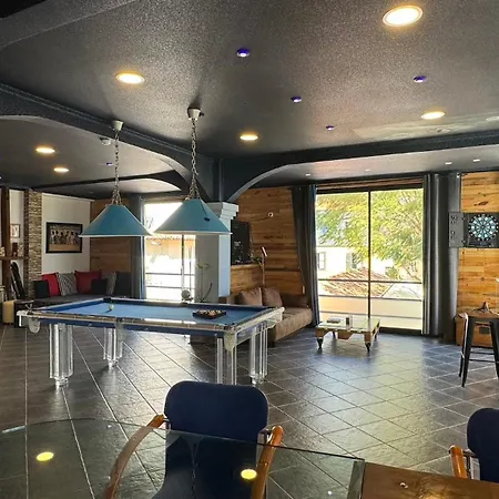 Lejlighed The Modern & Recycled House *