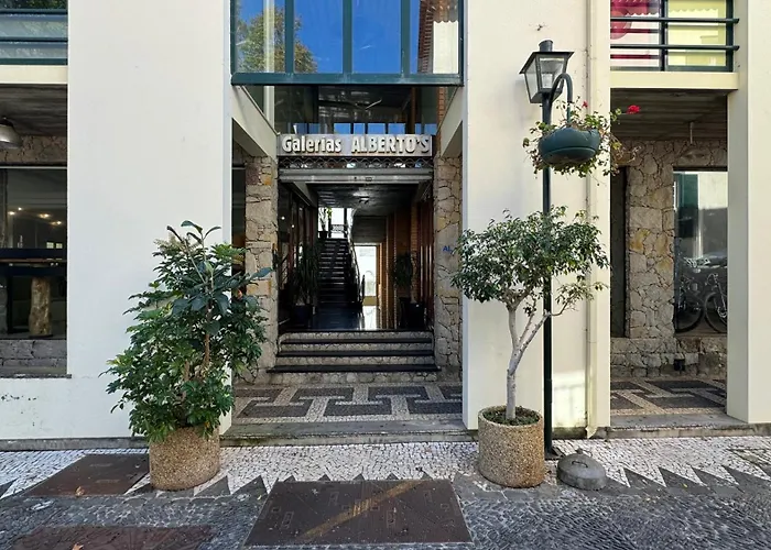 The Modern & Recycled House * Machico (Madeira)